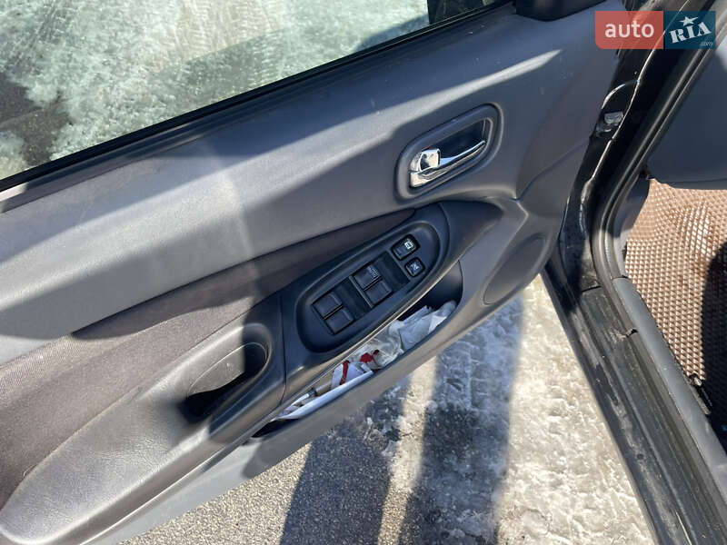 Хетчбек Nissan Almera 2005 в Вишгороді