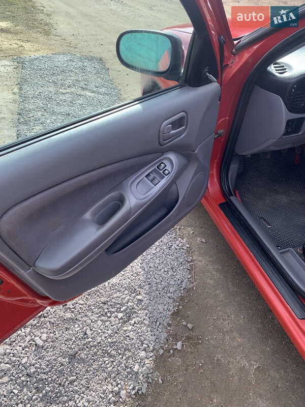 Седан Nissan Almera 2003 в Тульчине фото 6 Седан Nissan Almera 2003 в Тульчине