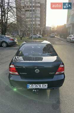 Седан Nissan Almera 2010 в 