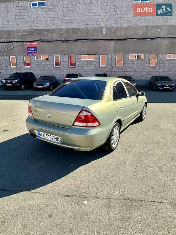 Седан Nissan Almera 2011 в Киеве