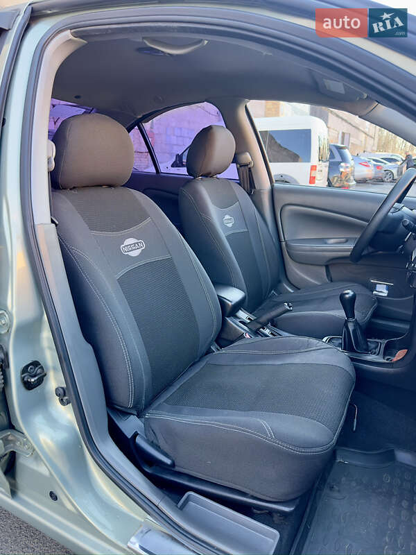 Седан Nissan Almera 2011 в Киеве