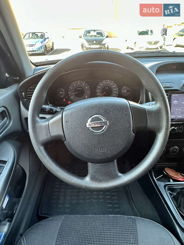 Седан Nissan Almera 2011 в Киеве