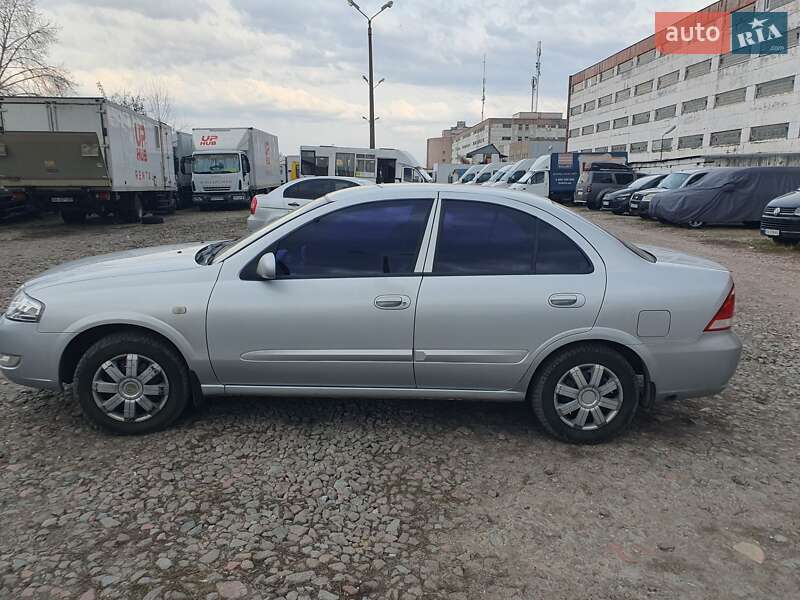 Седан Nissan Almera 2012 в Києві