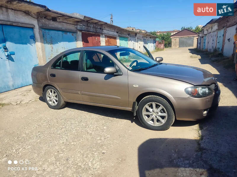 Nissan Almera 2005