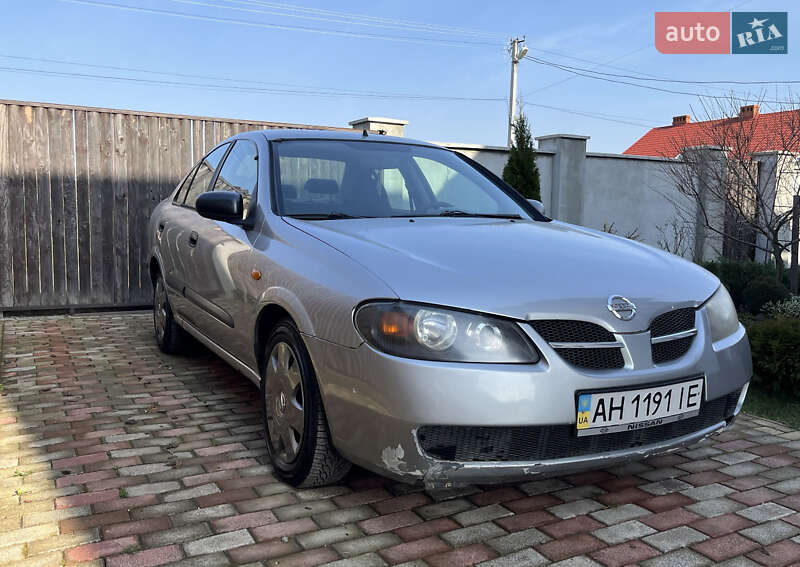 Седан Nissan Almera 2005 в Ужгороді