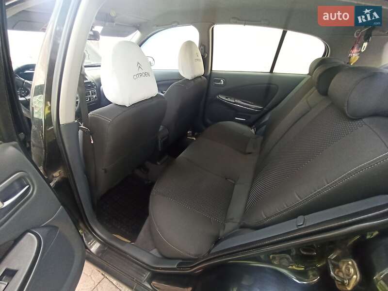 Хэтчбек Nissan Almera 2004 в Калуше