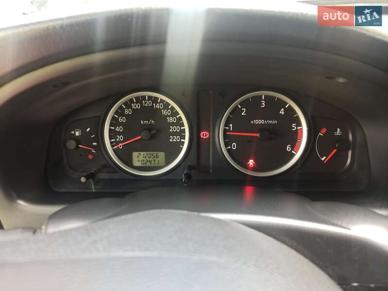 Хэтчбек Nissan Almera 2004 в Калуше