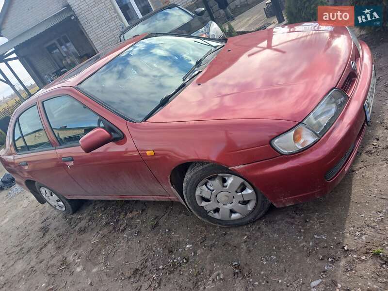 Седан Nissan Almera 1996 в Львове