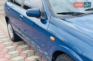 Хэтчбек Nissan Almera 2005 в 