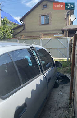 Хэтчбек Nissan Almera 2000 в Днепре