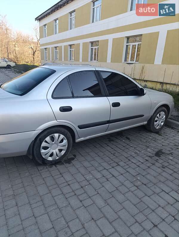 Седан Nissan Almera 2003 в Саврани