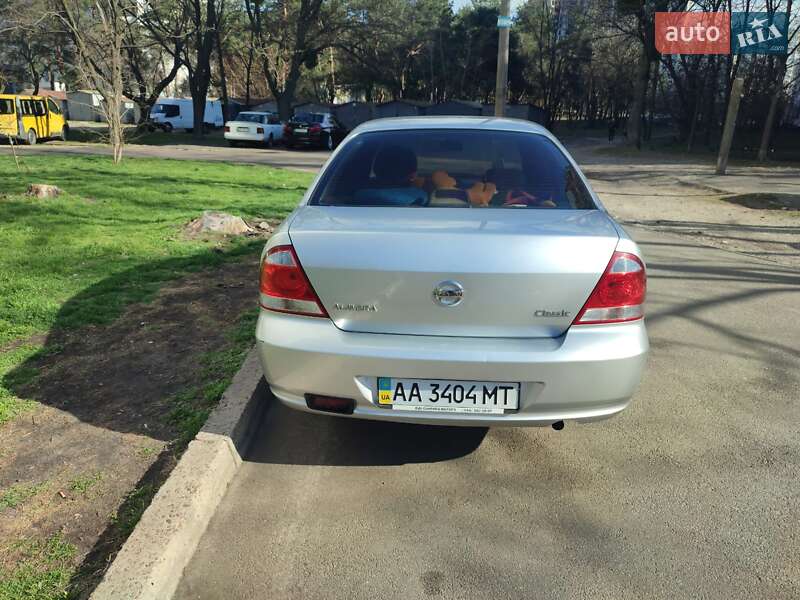 Седан Nissan Almera 2011 в Киеве