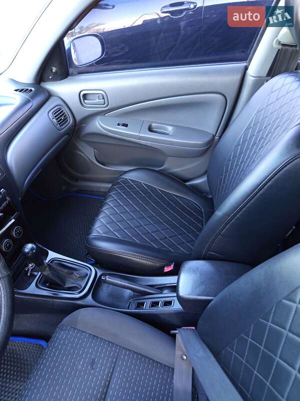 Седан Nissan Almera 2008 в Южноукраинске