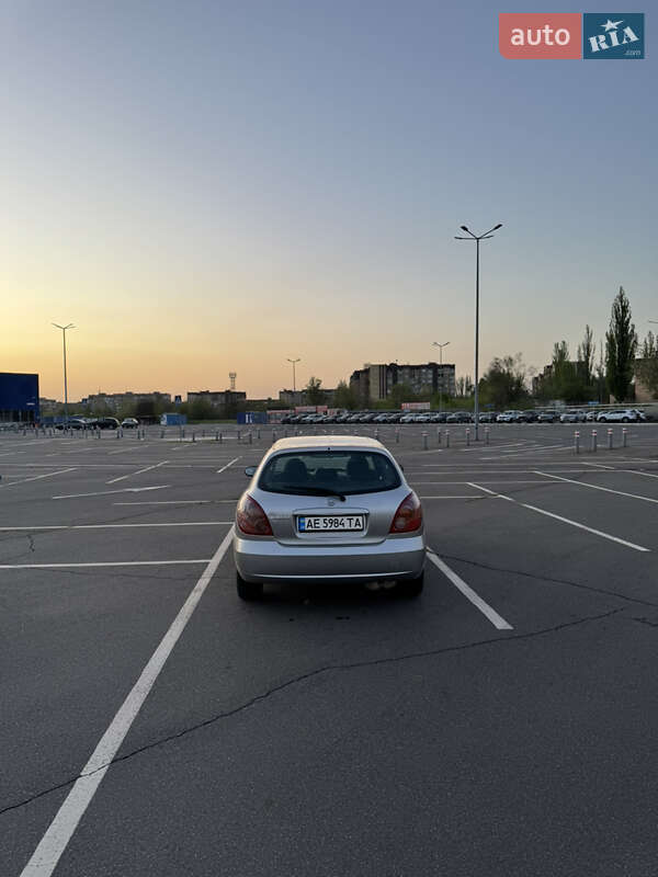 Хэтчбек Nissan Almera 2004 в Кривом Роге