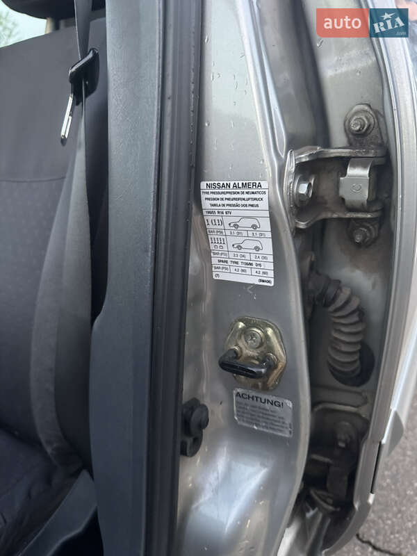 Хэтчбек Nissan Almera 2004 в Кривом Роге