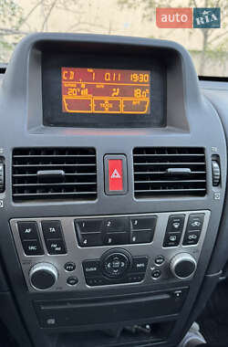 Хэтчбек Nissan Almera 2004 в Кривом Роге