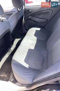 Седан Nissan Almera 2012 в 