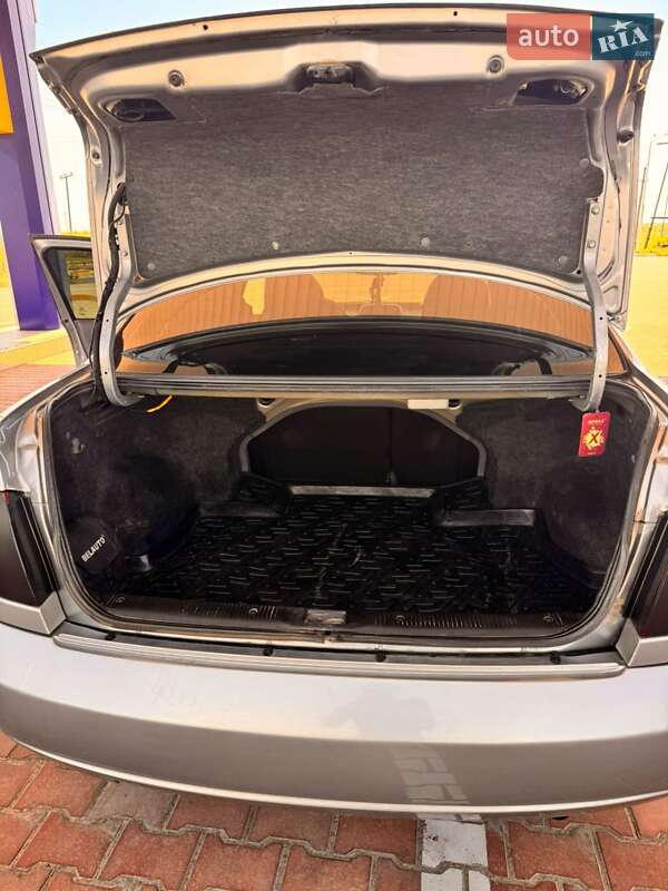 Седан Nissan Almera 2003 в Ізмаїлі фото 20 Седан Nissan Almera 2003 в Ізмаїлі