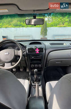 Седан Nissan Almera 2011 в 