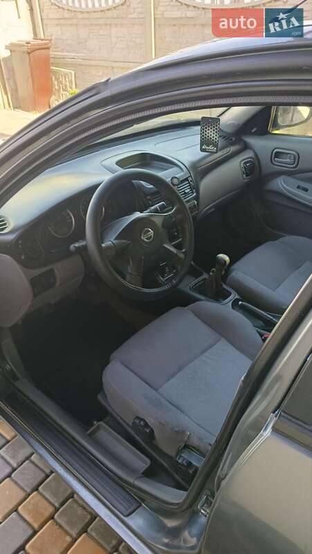 Хетчбек Nissan Almera 2003 в Кременчуці