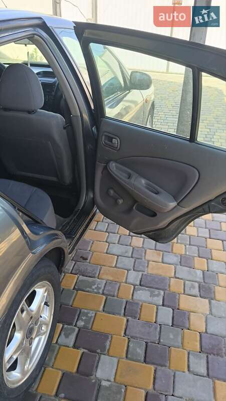 Хетчбек Nissan Almera 2003 в Кременчуці