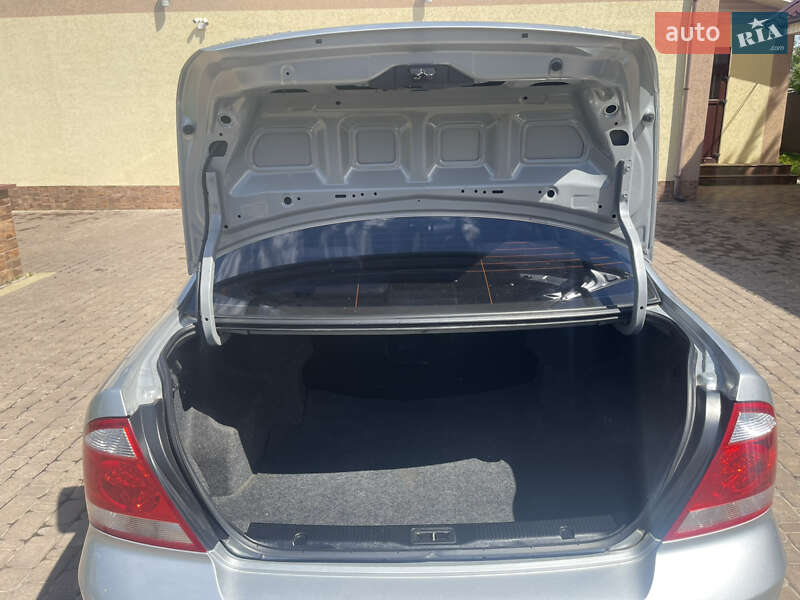 Седан Nissan Almera 2011 в Мене