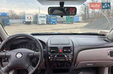 Хэтчбек Nissan Almera 2001 в 