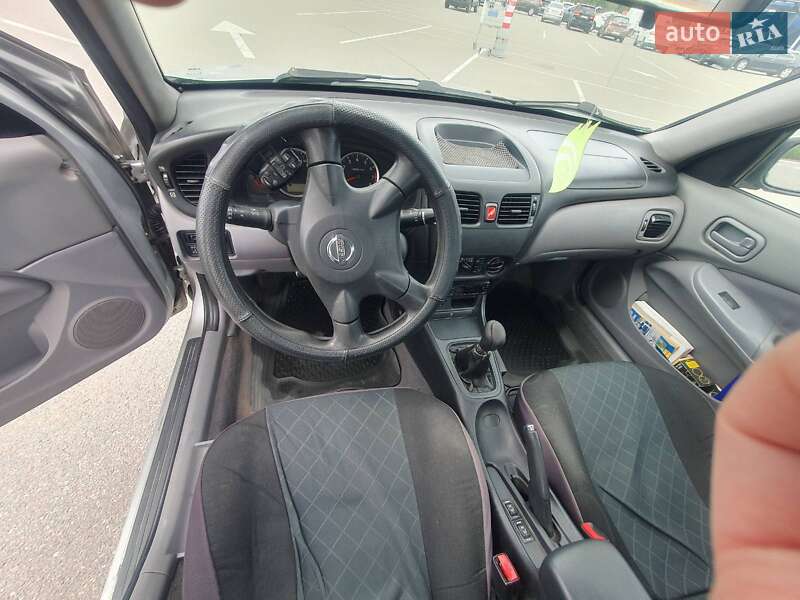 Седан Nissan Almera 2003 в Києві