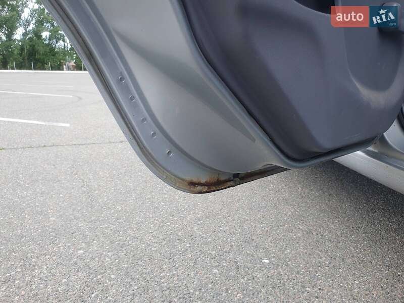 Седан Nissan Almera 2003 в Києві