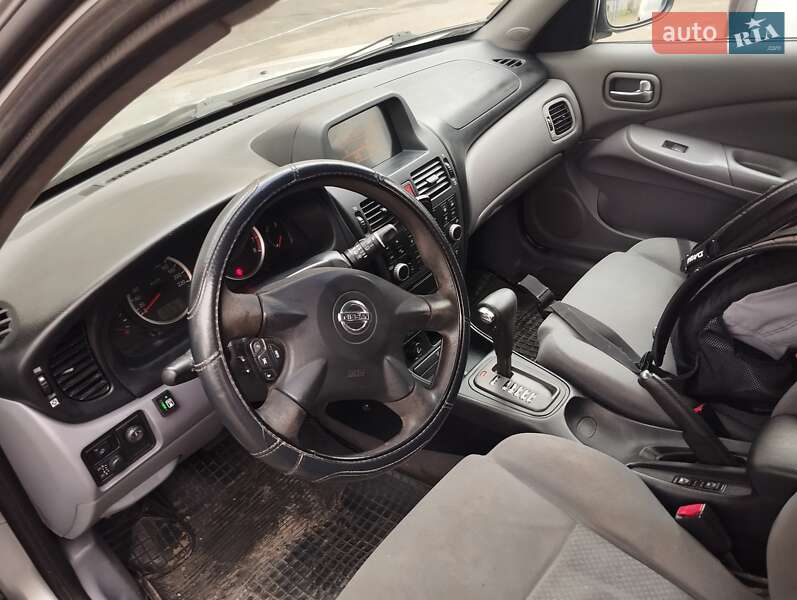 Хетчбек Nissan Almera 2003 в Чернівцях