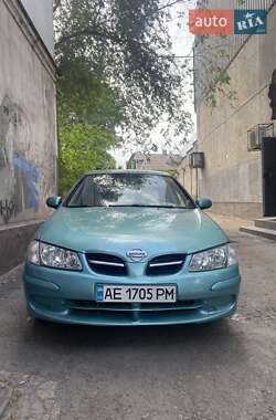 Хэтчбек Nissan Almera 2001 в Каменском