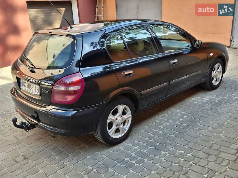 Хетчбек Nissan Almera 2000 в Славуті
