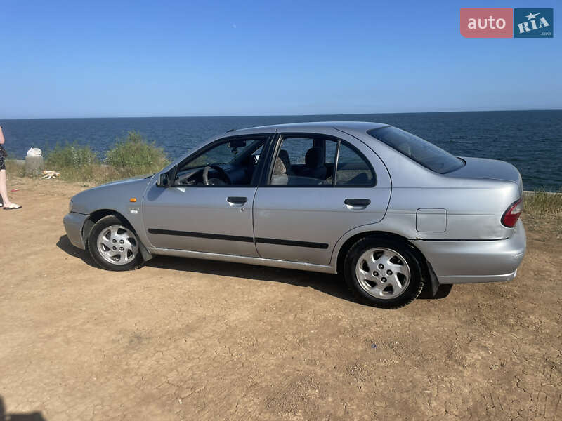 Седан Nissan Almera 1998 в Одессе