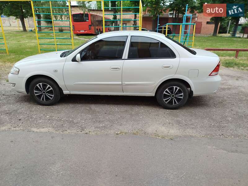 Седан Nissan Almera 2012 в Могилев-Подольске