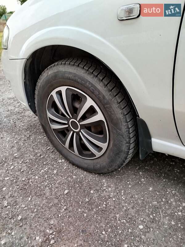 Седан Nissan Almera 2012 в Могилев-Подольске