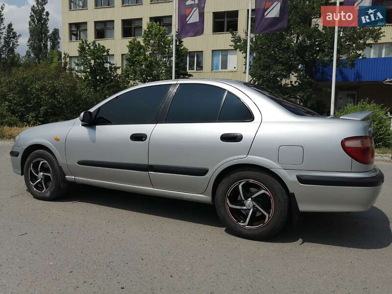 Седан Nissan Almera 2001 в Днепре