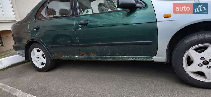 Седан Nissan Almera 1998 в Вышгороде