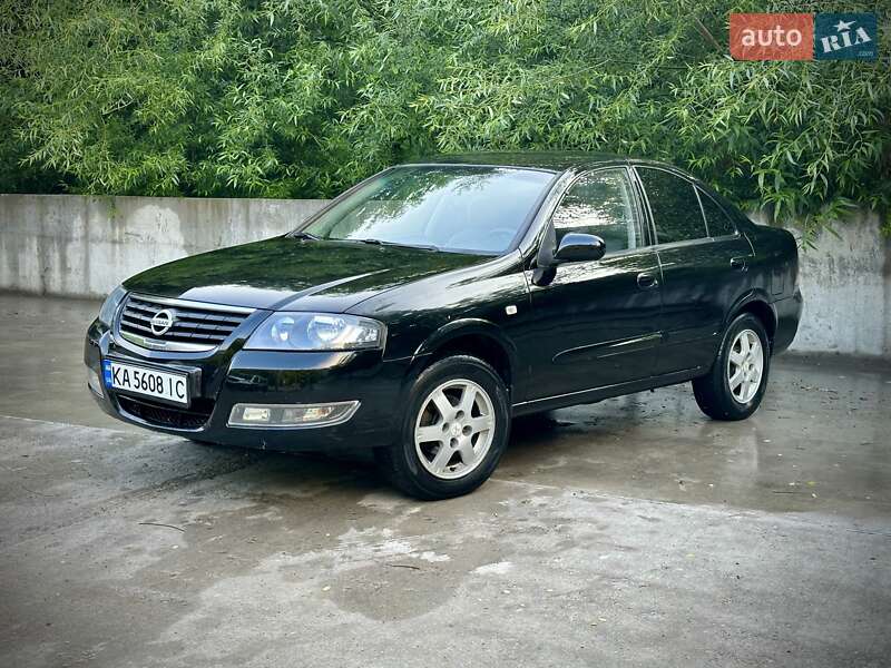 Седан Nissan Almera 2012 в Києві