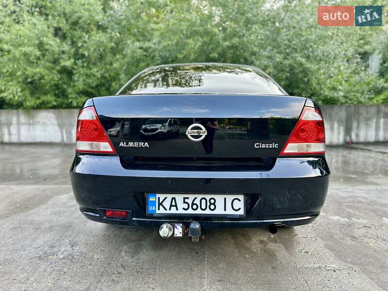 Седан Nissan Almera 2012 в Києві