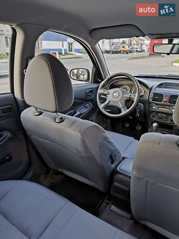 Хетчбек Nissan Almera 2005 в Бучачі