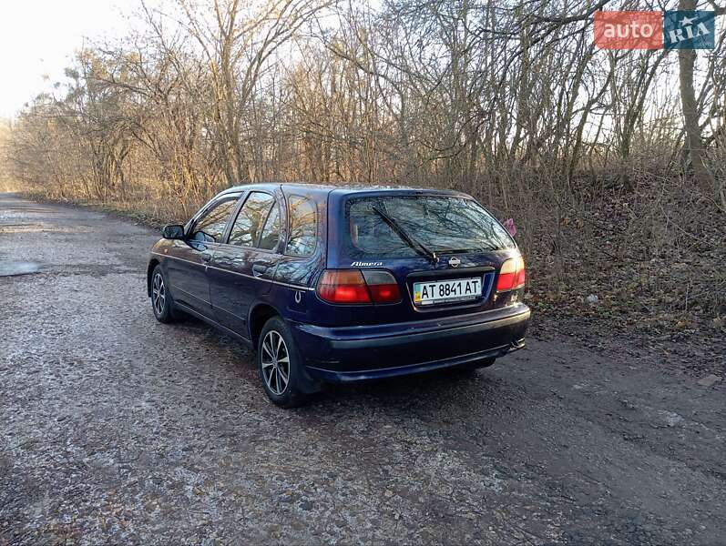 Седан Nissan Almera 1998 в Дубно