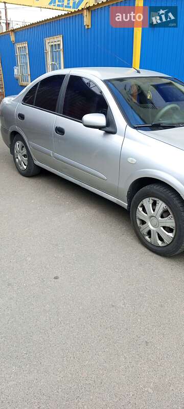 Седан Nissan Almera 2005 в Киеве