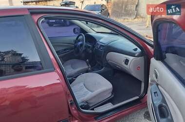 Хетчбек Nissan Almera 2001 в 