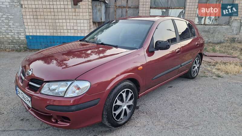 Хетчбек Nissan Almera 2001 в 