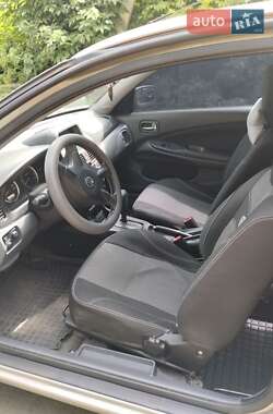 Хэтчбек Nissan Almera 2005 в Умани