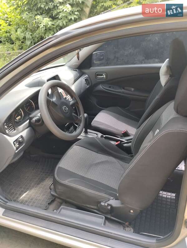 Хэтчбек Nissan Almera 2005 в Умани