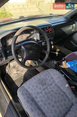 Седан Nissan Almera 1996 в 