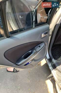 Седан Nissan Almera 2005 в Харькове