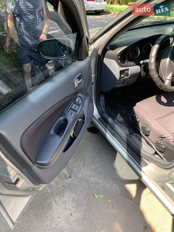 Седан Nissan Almera 2005 в Харькове