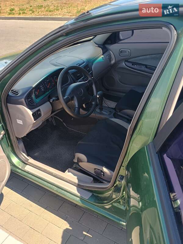 Седан Nissan Almera 2001 в Одессе